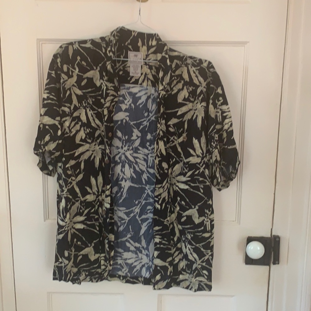 Button down shirt sleeved shirt